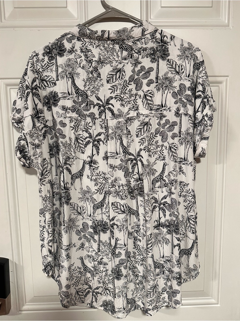 Jane and Delancey White and Black Giraffe-Print Button Down Shirt - Picture 2 of 4